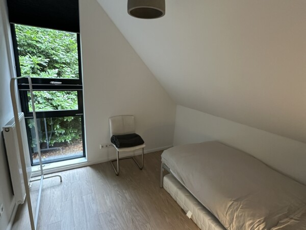 Master bedroom met tweepersoonsbed